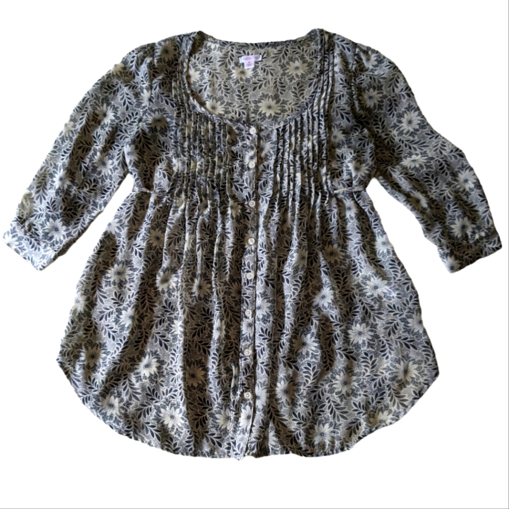 🛍️ 3 for $10 Women's Xhilaration Black and white floral tunic top